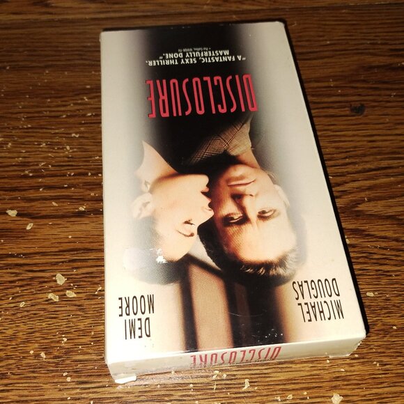 Disclosure (VHS, 1994) Michael Douglas Demi Moore - Picture 3 of 6